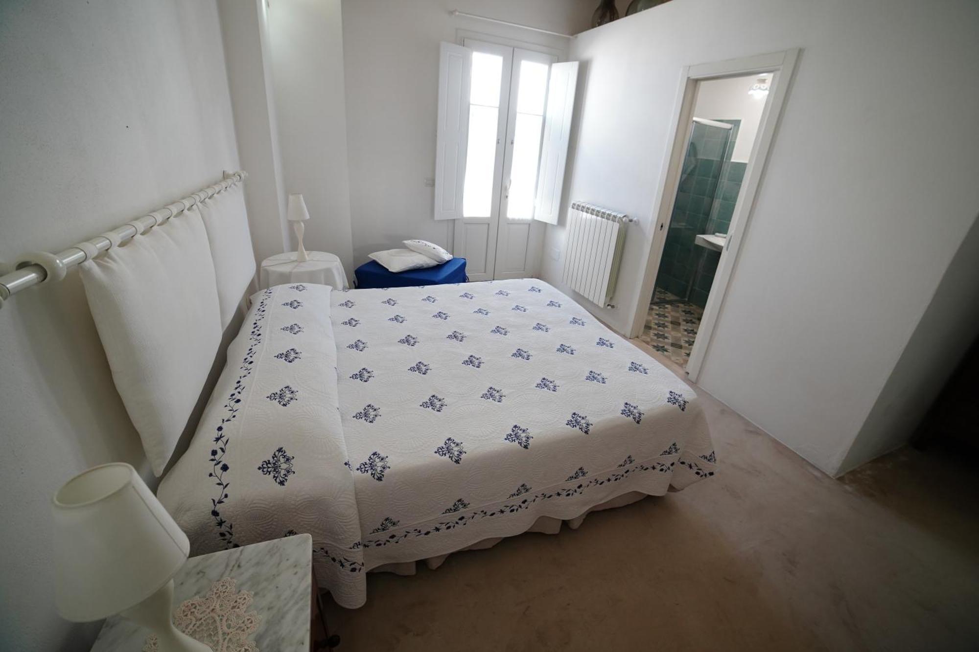 B&B Vie Del Mediterraneo Порто-Чезарео Экстерьер фото
